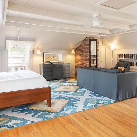 Oakhurst Inn At The University 샬러츠빌 외부 사진