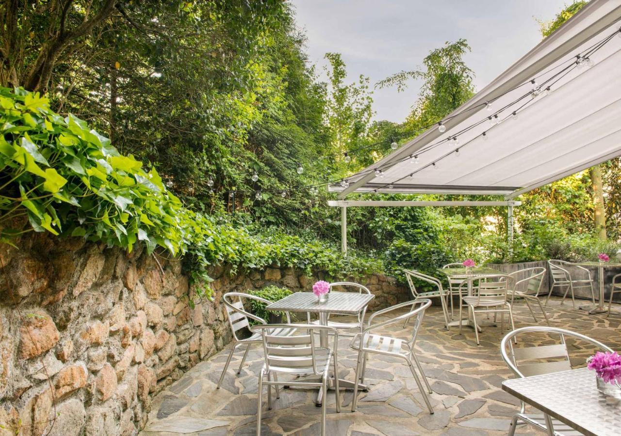 Oakhurst Inn At The University 샬러츠빌 외부 사진