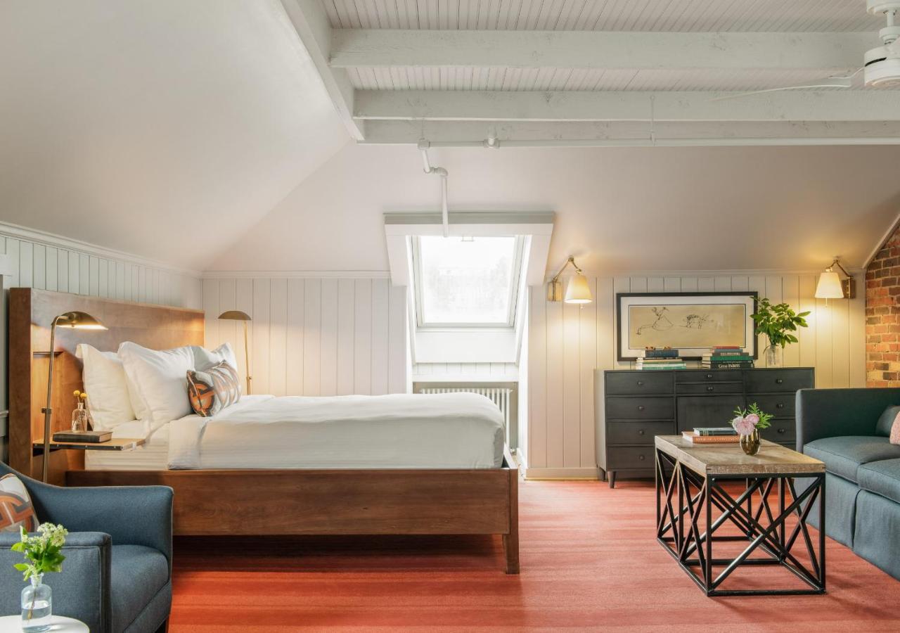 Oakhurst Inn At The University 샬러츠빌 외부 사진