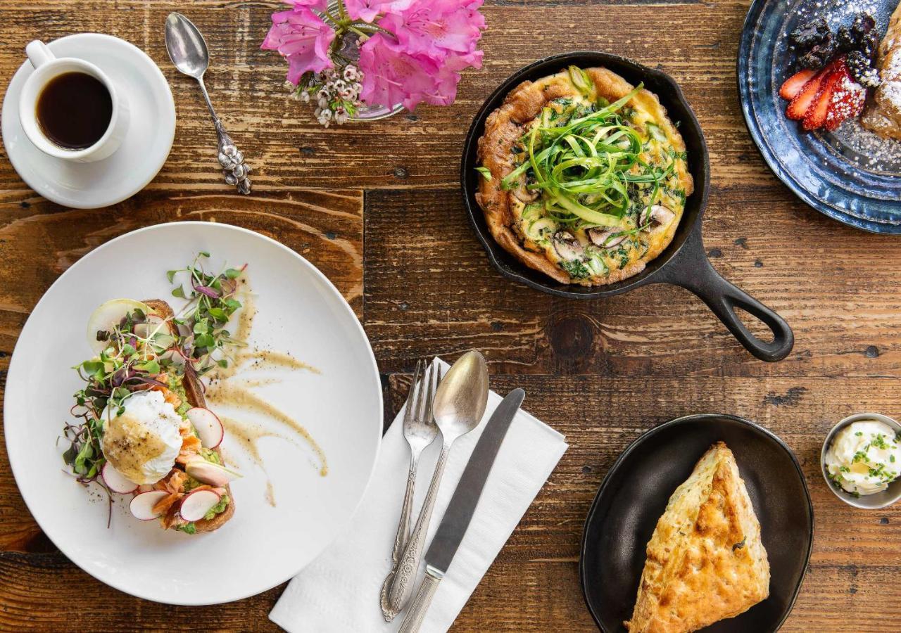Oakhurst Inn At The University 샬러츠빌 외부 사진
