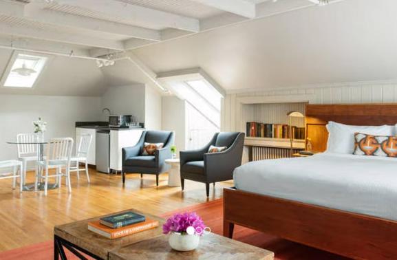 Oakhurst Inn At The University 샬러츠빌 외부 사진