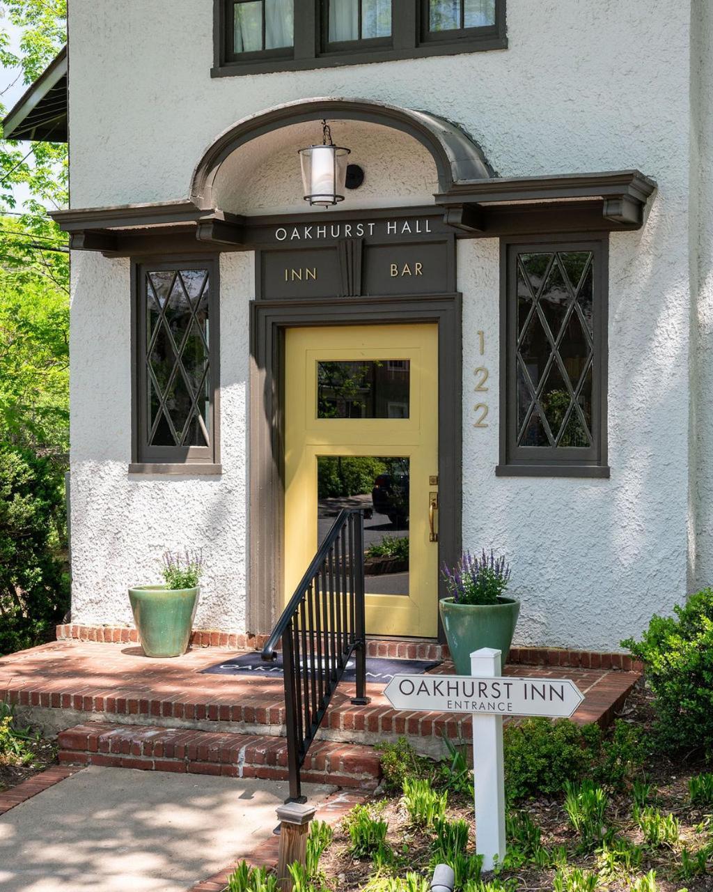 Oakhurst Inn At The University 샬러츠빌 외부 사진