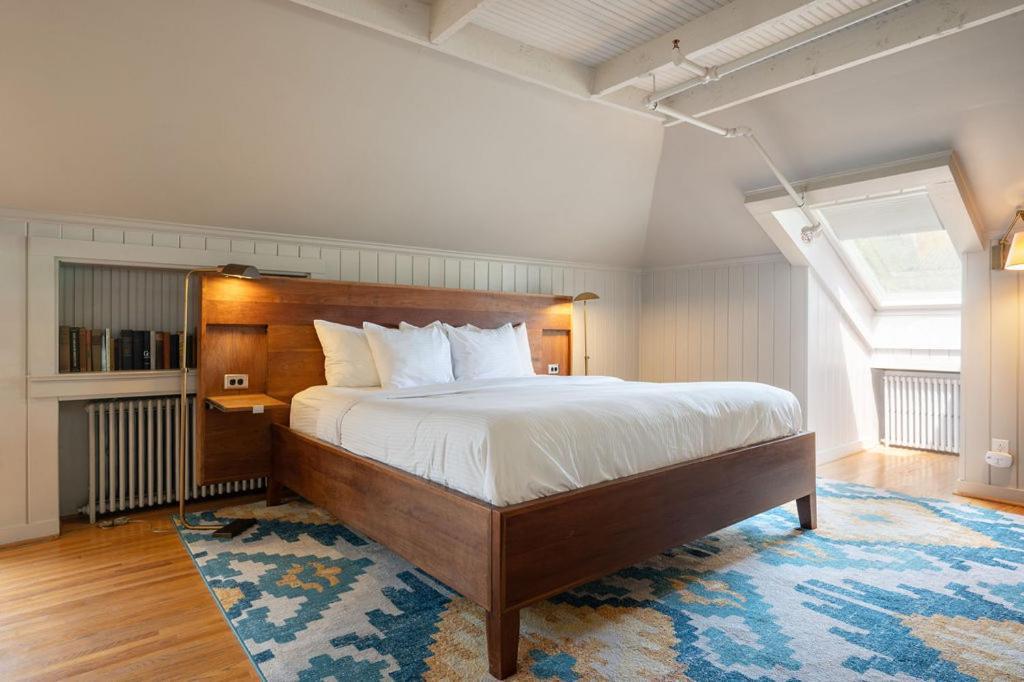 Oakhurst Inn At The University 샬러츠빌 외부 사진