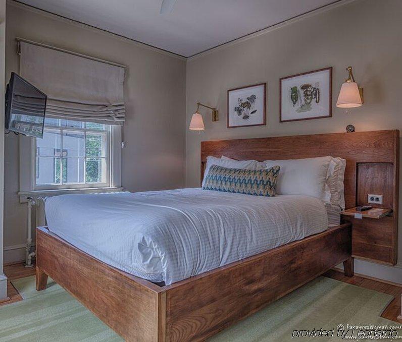 Oakhurst Inn At The University 샬러츠빌 외부 사진